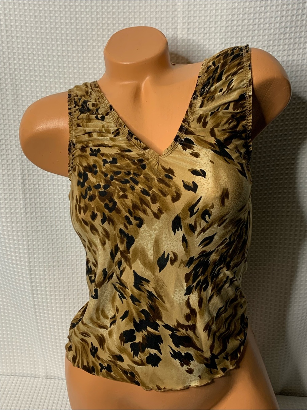Y2k made in the USA Sleeveless lettuce hem V-Neck Animal Print Tank Top - Brown